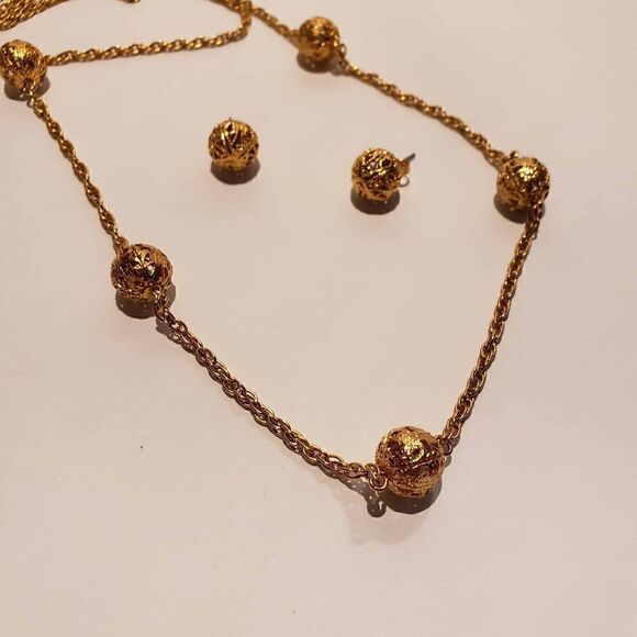 Gold tone Filagree Balls Necklace and Pierced Earrings - Picture 7 of 7